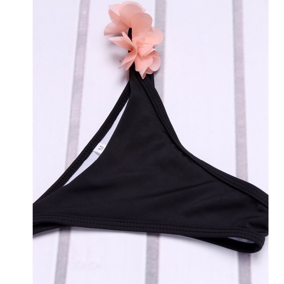 🎉 Two Piece Flower Mini Black Bikini - Picture 6 of 7